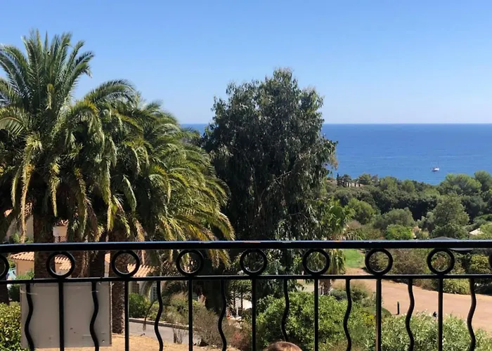Cap Esterel Vue Et Climatise *